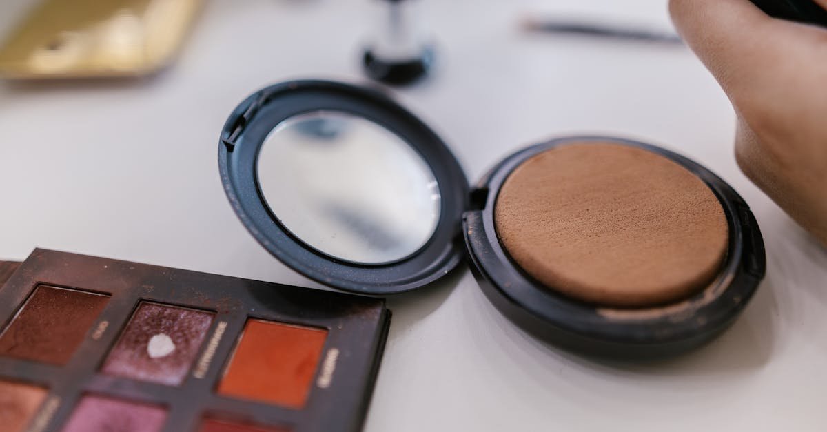 Odkryj swój subtelny glow: bronzery, które pokochają jasną cerę
