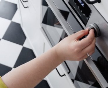 Piekarnik jak nowy bez chemii: domowe triki, które naprawdę działają