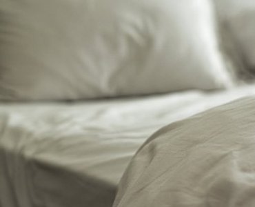 Od splotu po gramaturę: wybierz bawełnianą pościel, która odmieni Twój sen