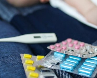 Gorączka u maluszka bez paniki: jak rozpoznać sygnały ostrzegawcze i kiedy skonsultować się z pediatrą